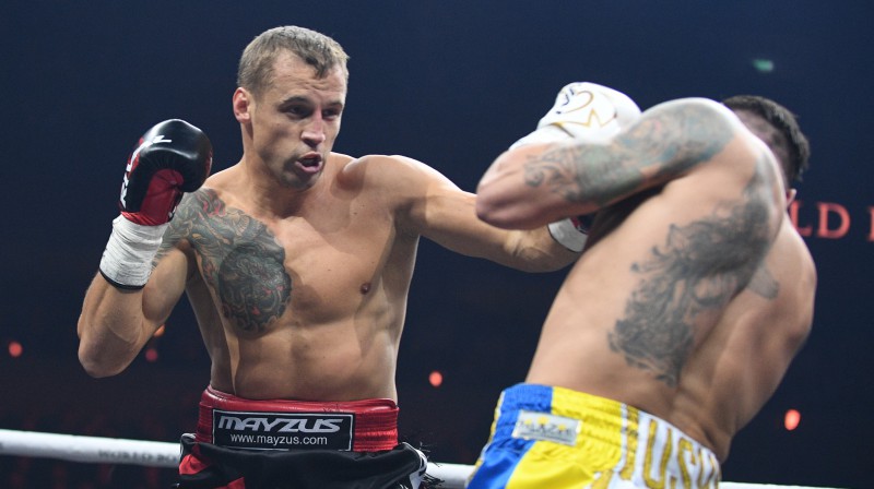 Mairis Briedis pret Oleksandru Usiku
Foto: Romāns Kokšarovs/f64