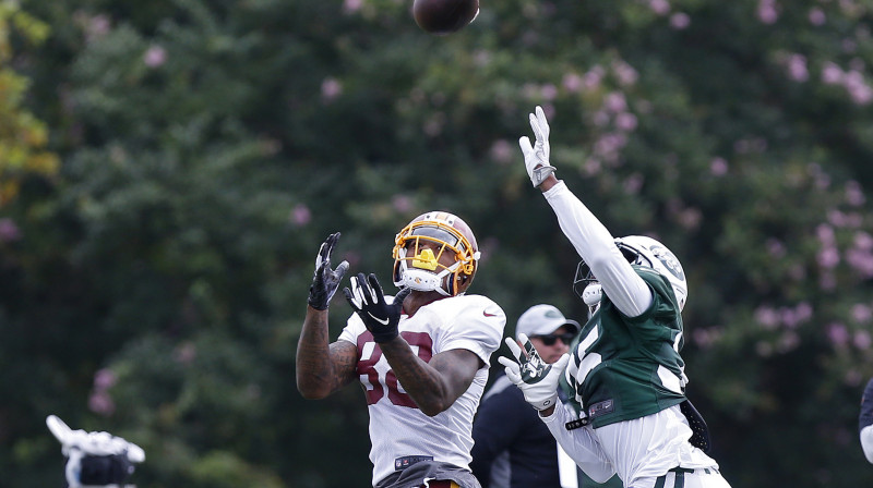 Epizode no "Jets" un "Redskins" koptreniņa.
Foto: USA Today/Scanpix