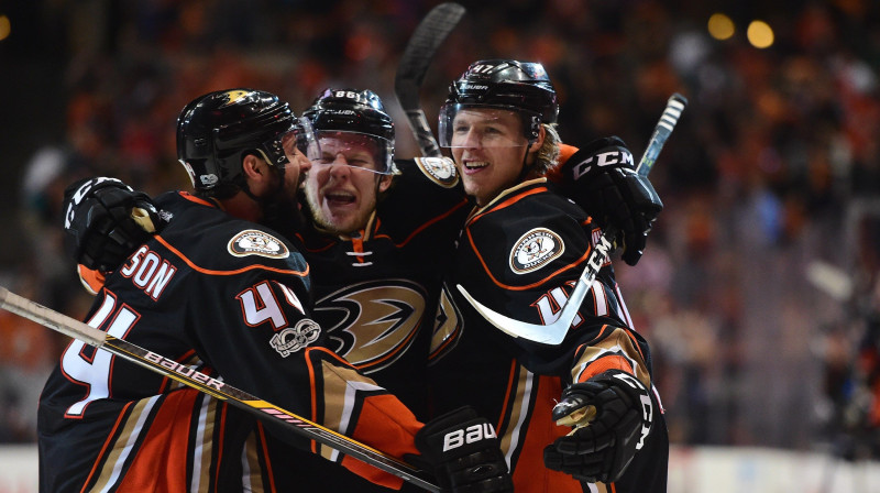 Ondržejs Kaše komandas biedru ielenkumā
Foto: AFP/Scanpix