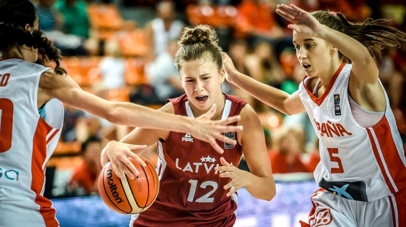 Vanesa Jasa spēlē pret Spāniju
Foto: FIBA