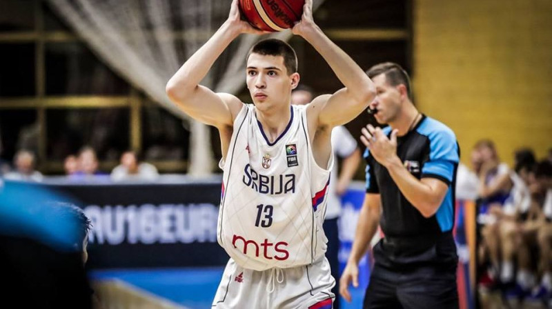 Arnis Ozols (fonā) basketbola karjeras pēdējā spēlē
Foto: FIBA