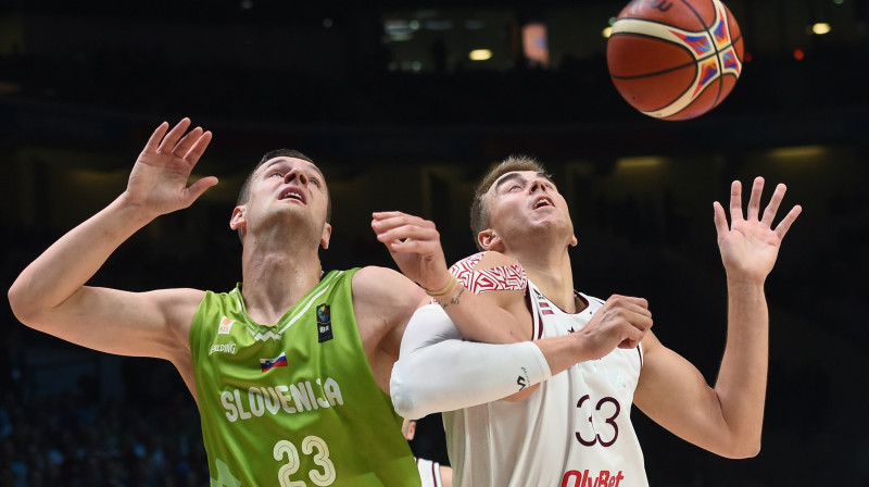 Alens Omičs un Mārtiņš Meiers "EuroBasket 2015" astotdaļfinālā 
Foto: AFP / Scanpix