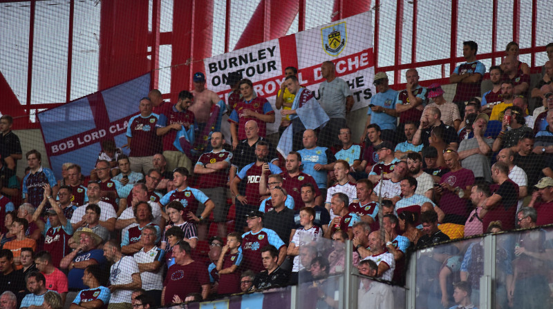 "Burnley" līdzjutēji vakar Pirejā 
Foto: SIPA / Scanpix
