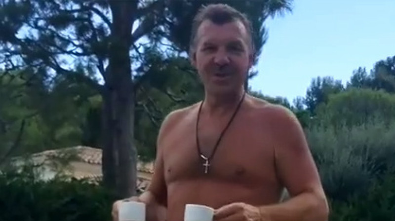 Znaroks atnes kafiju 
Ekrānšāviņš no Panarina video