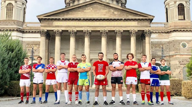 Latvijas izlases spēlētājs Miķelis Jurevičs (pirmais no kreisās) kapteiņu kopbildē
Organizatoru foto