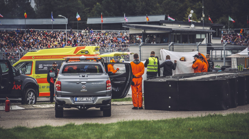 Petera Sūlberga evakuēšana pēc avārijas Rīgā
Foto: Lauris Aizupietis/f64