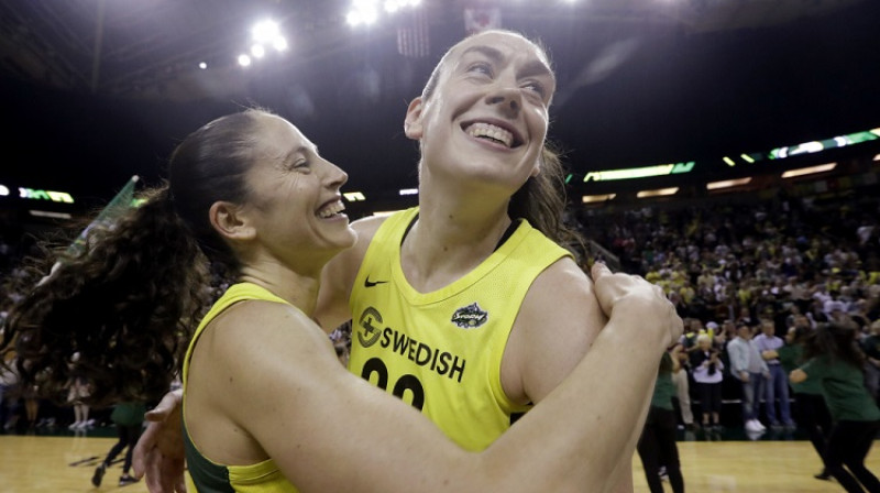 Sjū Bērda un Briena Stjuarte līksmo: Sietla pēc astoņu gadu pārtraukuma spēlēs WNBA finālā
Foto: AP/Scanpix