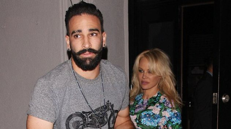 Adils Ramī un Pamela Andersone
Foto: Photographer Group/SplashNews.com