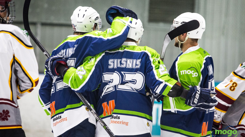 "Mogo" hokejisti priecājas par vārtu guvumu spēlē ar "Lido"
Foto: HK "Mogo"