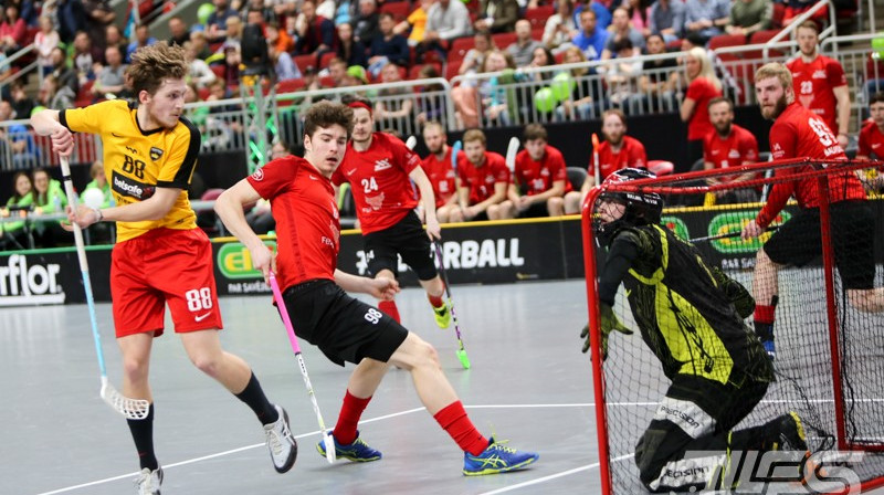 Uzbrukumā Rolands Kovaļevskis (#88)
Foto: Ritvars Raits, floorball.lv