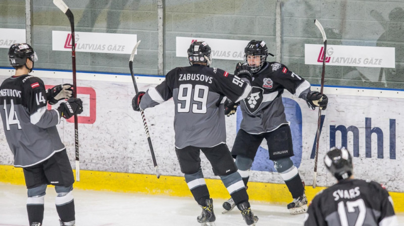 Patriks Zabusovs arī šodien atzīmējās ar vārtu guvumu
Foto: www.hkr.lv