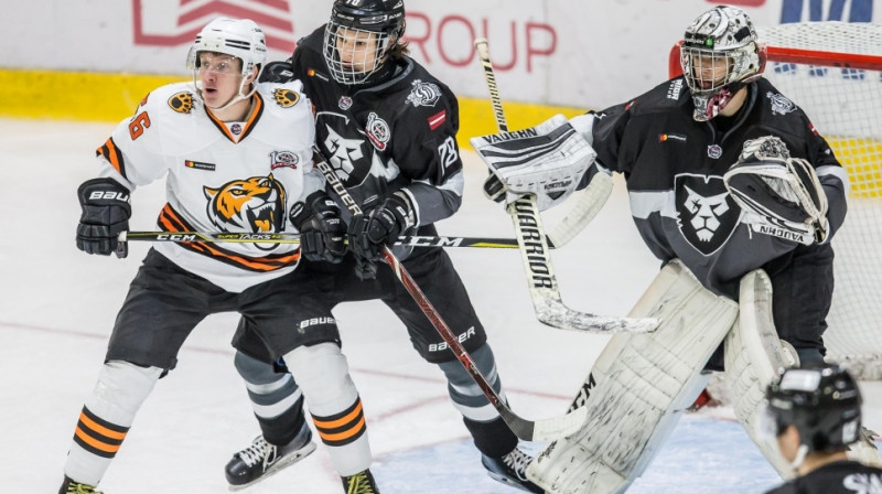 Artūrs Šilovs atvairīja visus 30 metienus
Foto: www.hkr.lv