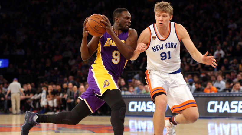 Luols Dengs pret Mindaugu Kuzminsku
Foto: USA Today Sports/Scanpix