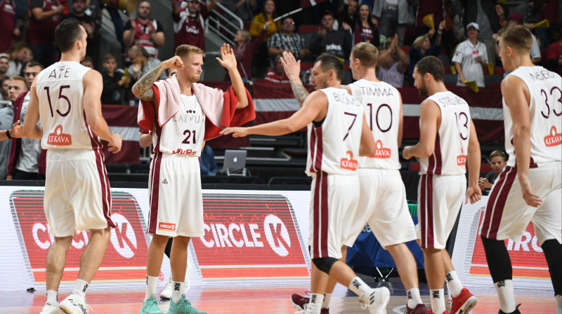 Latvijas valstsvienība 
Foto: Romāns Kokšarovs, Sporta Avīze, f64