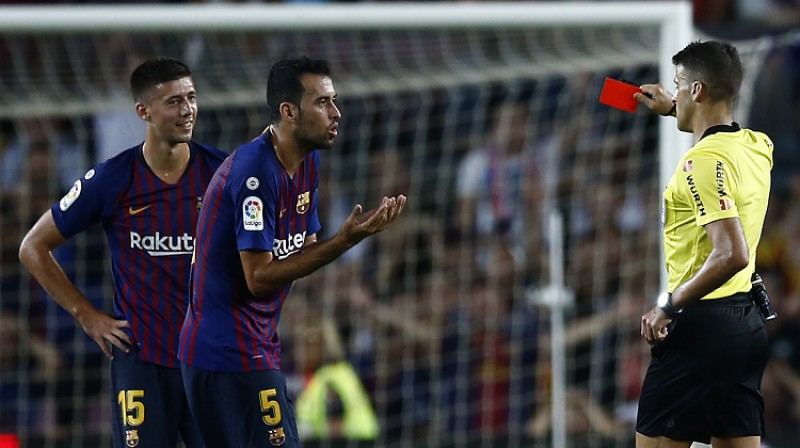 Klemāns Langlē un Serhio Busketss neizpratnē par tiesneša lēmumu
Foto: AP/Scanpix