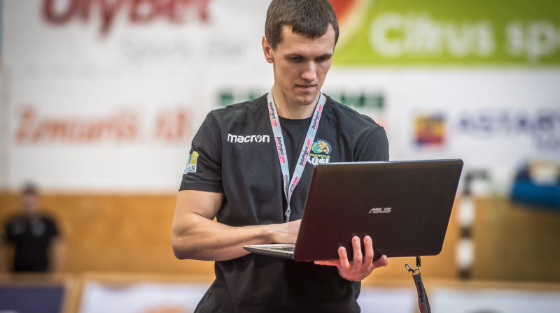 Latvijas volejbola labākais statistiķis darbībā. Foto: Latvijas Volejbola federācija