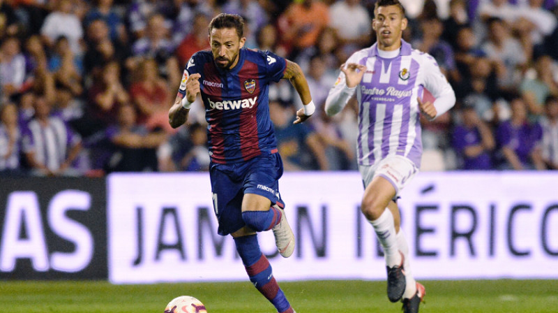 "Levante" spēlētājs Hosē Luiss Moraless steidzas pretuzbrukumā, bet kopumā dominēja un pelnīti uzvarēja "Valladolid"
Foto: EPA/Scanpix