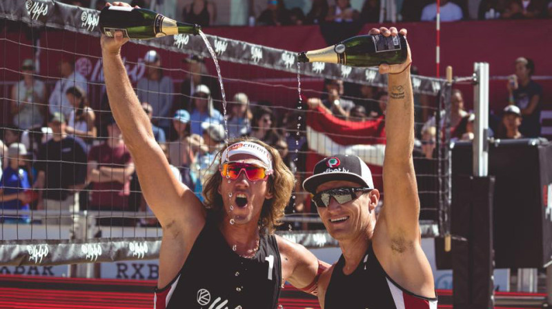 Aleksandrs Samoilovs un Mārtiņš Pļaviņš triumfē P1440 debijas posmā. Foto: P1440