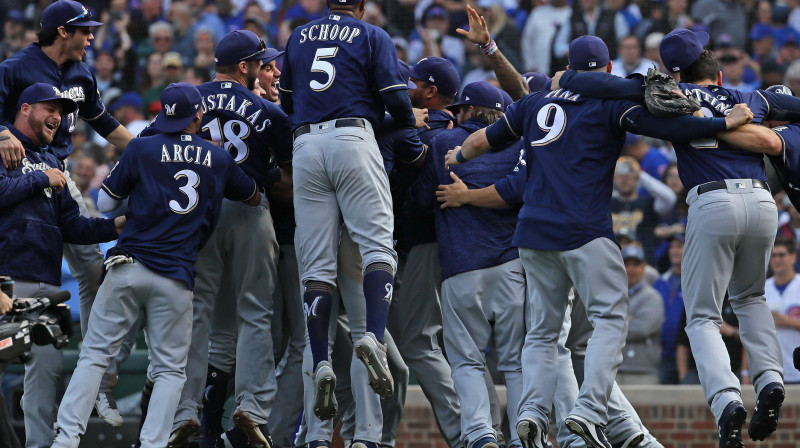 Milvokī "Brewers" komanda priecājas par uzvaru.
Foto: AFP/Scanpix
