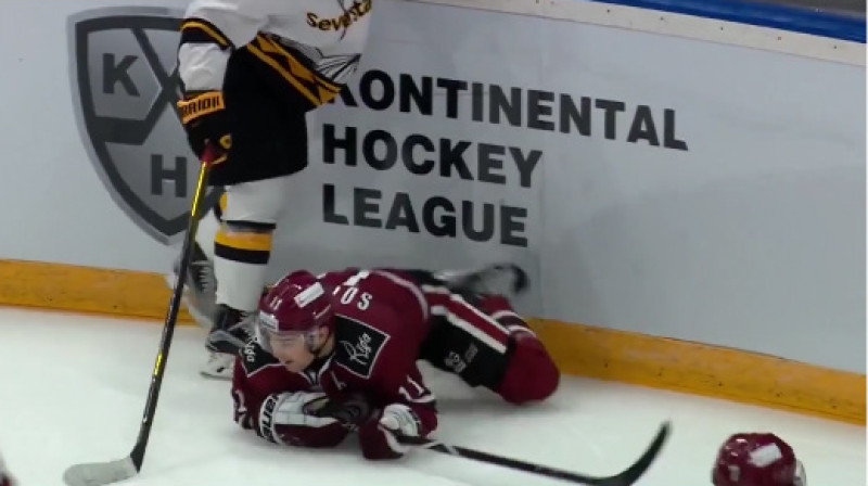 Kristaps Sotnieks uz ledus
Foto: KHL