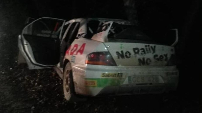 Auto pēc avārijas
Komandas foto