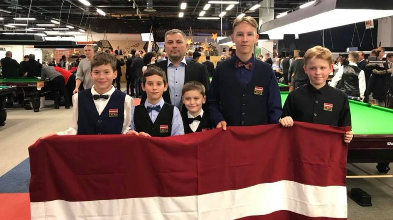 Latvijas delegācija pasaules U16 snūkera čempionātā