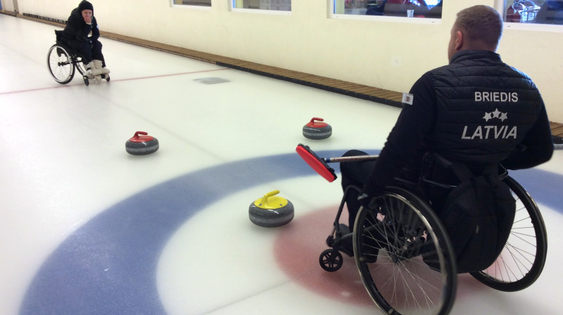 Ojārs Briedis, Poļina Rožkova
Latvijas ratiņkērlinga izlases spēlētāji