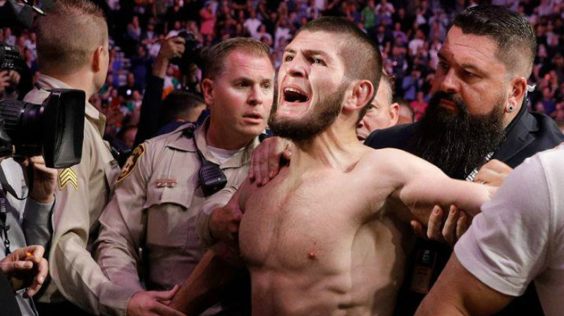 Habibs Nurmagomedovs pēc uzvaras satrakojies 
Esther Lin / Fightingmmafighting.com