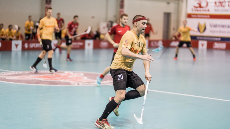 Reinis Mirkšs ar septiņiem vārtu guvumiem labojis kluba vienas spēles gūto vārtu rekordu
Foto: Floorball.lv