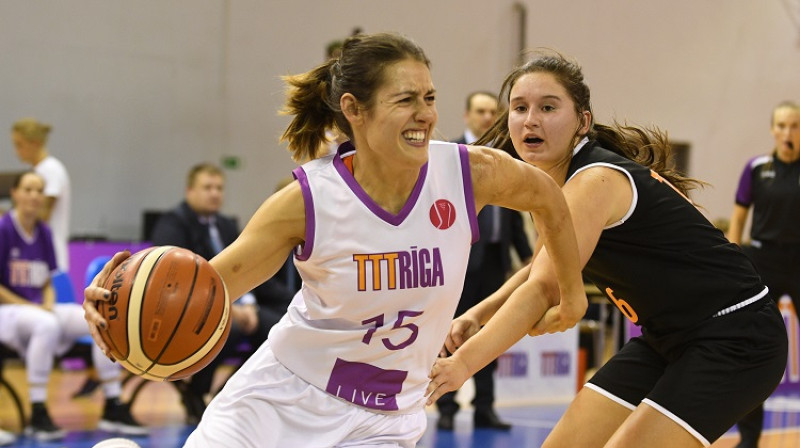 Ieva Pulvere 5. oktobra spēlē pret "Amsterdam Angels". Foto: Romāns Kokšarovs, f64