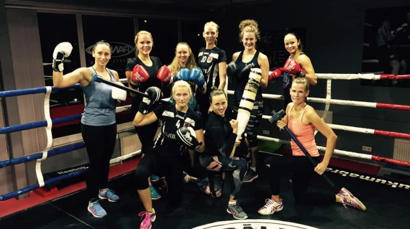 Artūra Tintes vispusīgā "atbalsta grupa" 
Foto: Facebook/SK "Babīte"