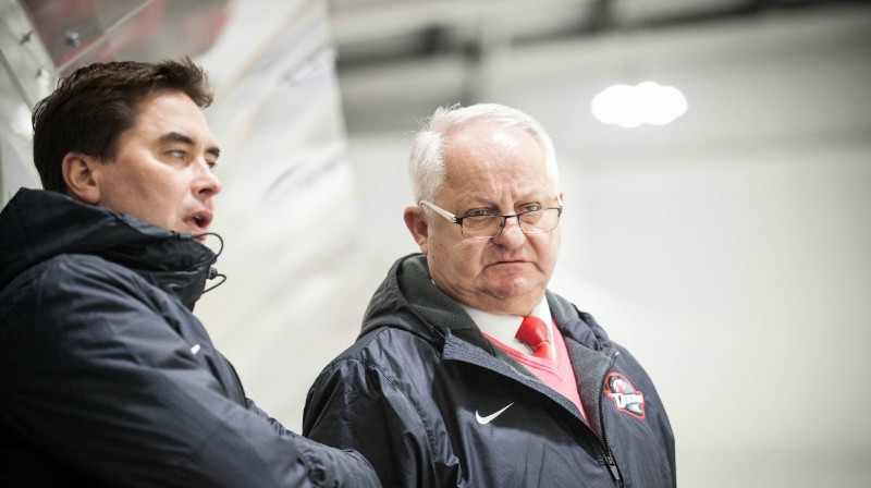 Juliuss Šuplers kopā ar savu asistentu Sergeju Viteru. Foto: www.hcdonbass.com