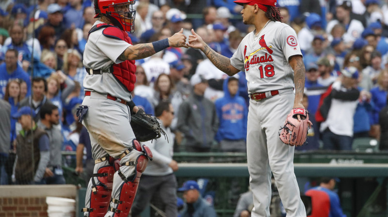 Jadirs Molina (no kreisās)
Foto: USA Today/Scanpix