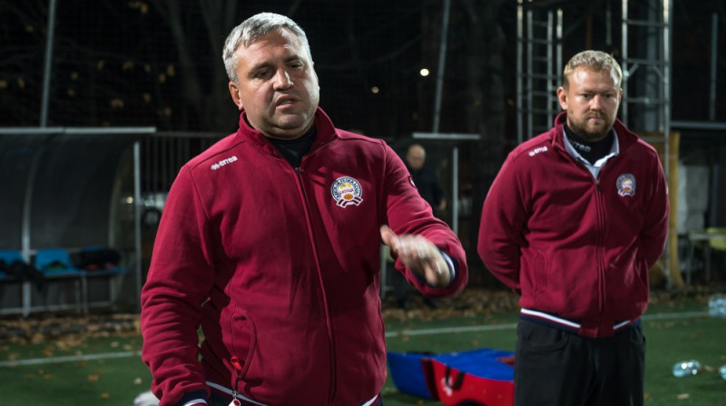 Sergejs Lisko ar palīgu Mārtiņu Straumi. Foto: Zigismunds Zālmanis (LRF)