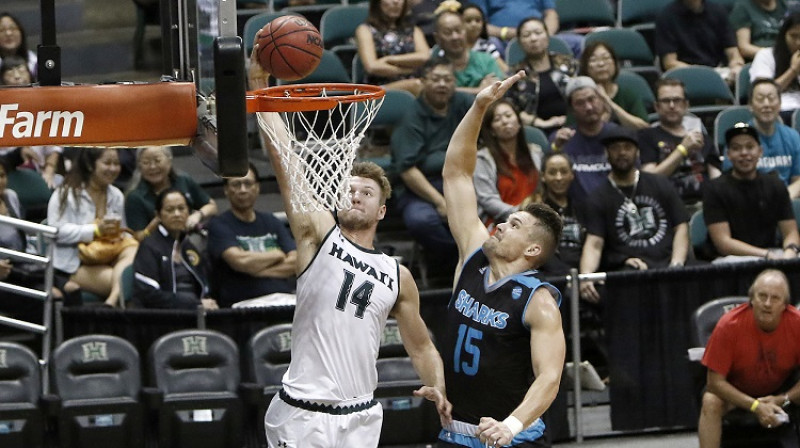 Zigmārs Raimo spēlē pret "Hawaii Pacific". Foto: Hawaii