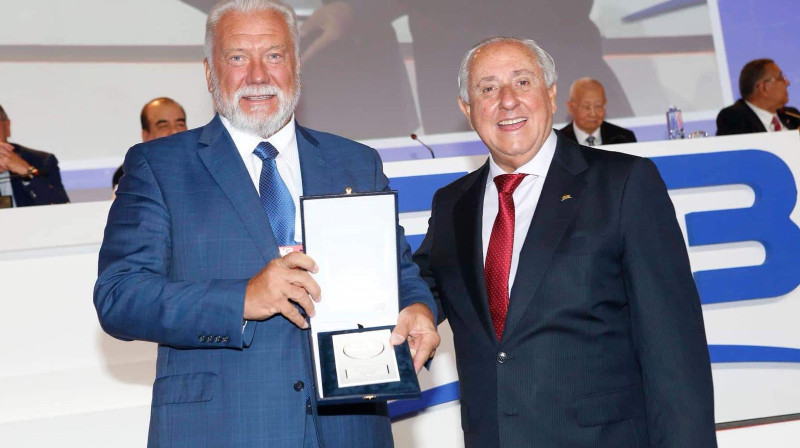 Balvas pasniegšana
Foto: Latvijas Volejbola federācija