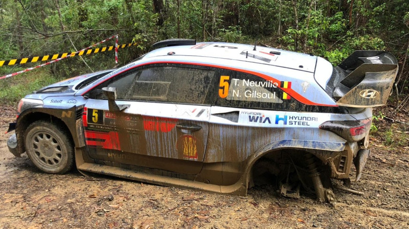 Noivila auto pēc avārijas
Foto: ewrc.cz