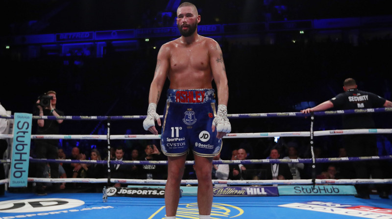 Tonijs Beljū pēc zaudējuma Oleksandram Usikam. Foto: Reuters/Scanpix