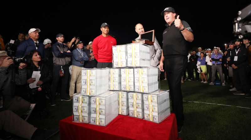 "The Match" uzvarētājs un deviņu miljonu ieguvējs fils MIkelsons. Foto: AFP/Scanpix