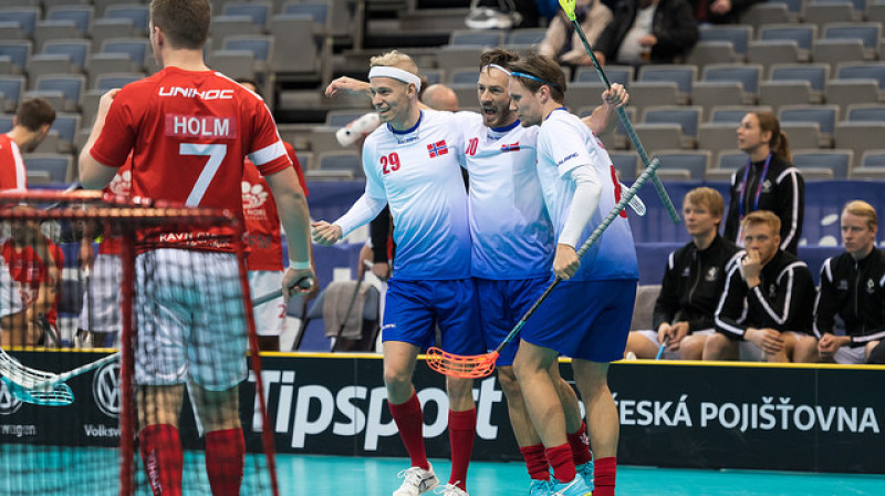 Norvēģi pārliecinoši tiek galā ar Dānijas valstsvienību
Foto: IFF Floorball