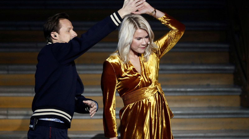 Martins Solveigs cenšas izdancināt Adu Hegerbergu. Foto: Reuters/Scanpix