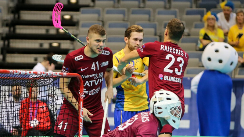 Lai kā mūsu florbolisti censtos, zviedrus noturēt tā arī neizdevās
Foto: Ritvars Raits, Floorball.lv