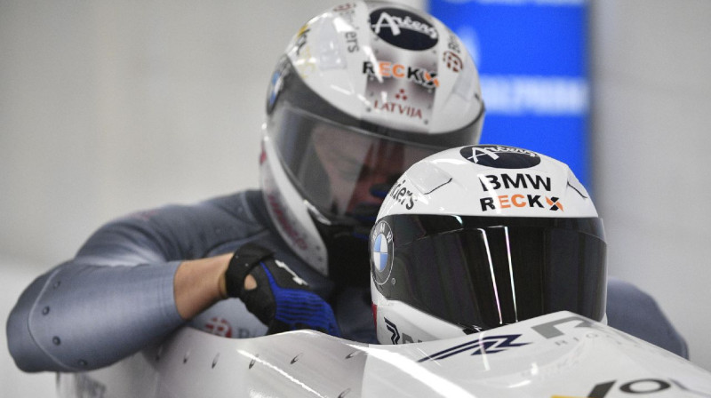 Oskara Ķibermaņa un Matīsa Mikņa ekipāža. Foto: Romāns Kokšarovs/F64