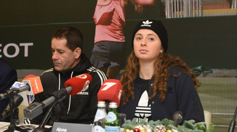 Glenijs Shāps un Aļona Ostapenko. Foto: f64