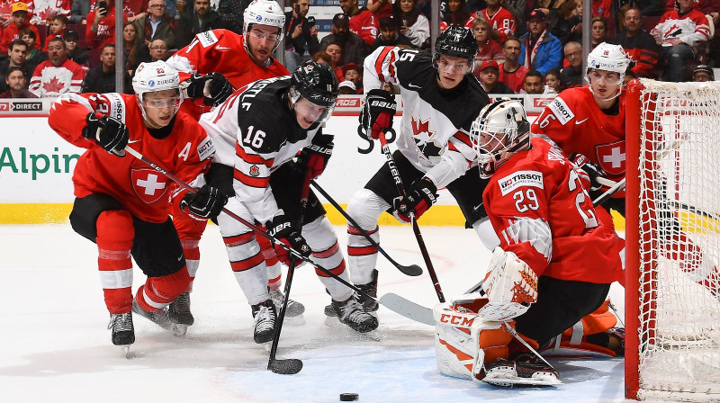 Kadrs no vakara spraigākās cīņas - Kanāda pret Šveici
Foto: IIHF.com