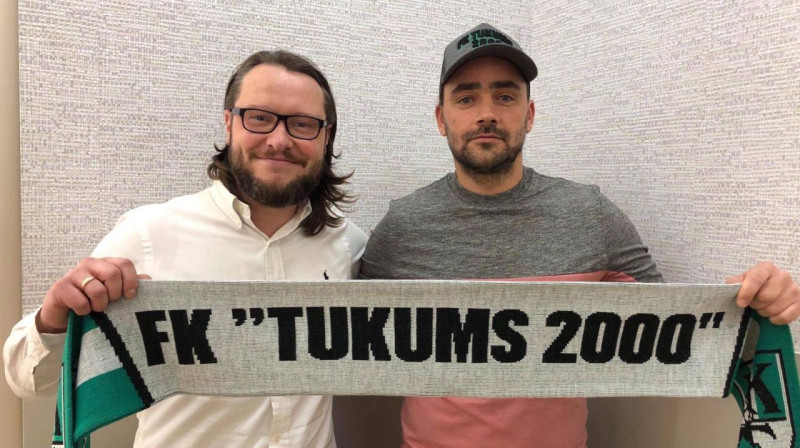 Jurģis Kalns (pa labi). Foto: Tukums 2000