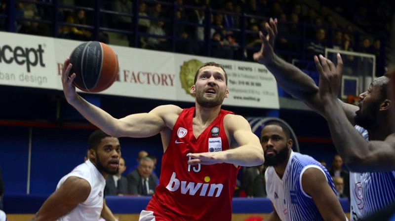 Jānis Strēlnieks spēlē pret "Holargos" guva 11 punktus un izdarīja astoņas piespēles. Foto: Olympiacos