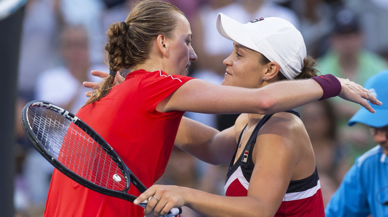 Petra Kvitova un Ešlija Bārtija 12. janvārī Sidnejā. Foto: EPA/Scanpix