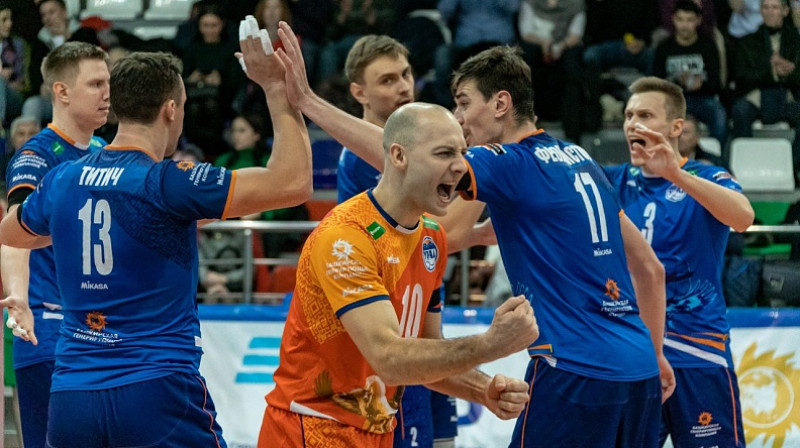 Ufieši svinēja jau otro negaidīto uzvaru pēc kārtas.
volleyufa.ru