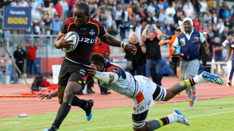 Javs Penkse (ar bumbu) izrāvienā pirms izšķiroša piezemējuma
Foto: pro14rugby.org